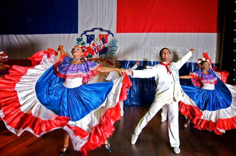 Ein Paar tanzt Bachata in der Dominikanischen Republik.