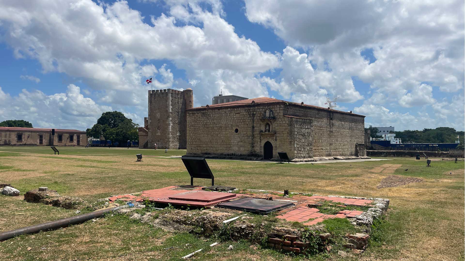Fortaleza Ozama mit Huldigungsturm und Pulvermagazin in Santo Domingo