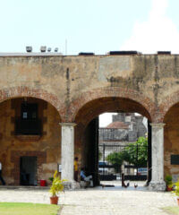 Fortaleza Ozama am östlichen Rand der Kolonialstadt Santo Domingo