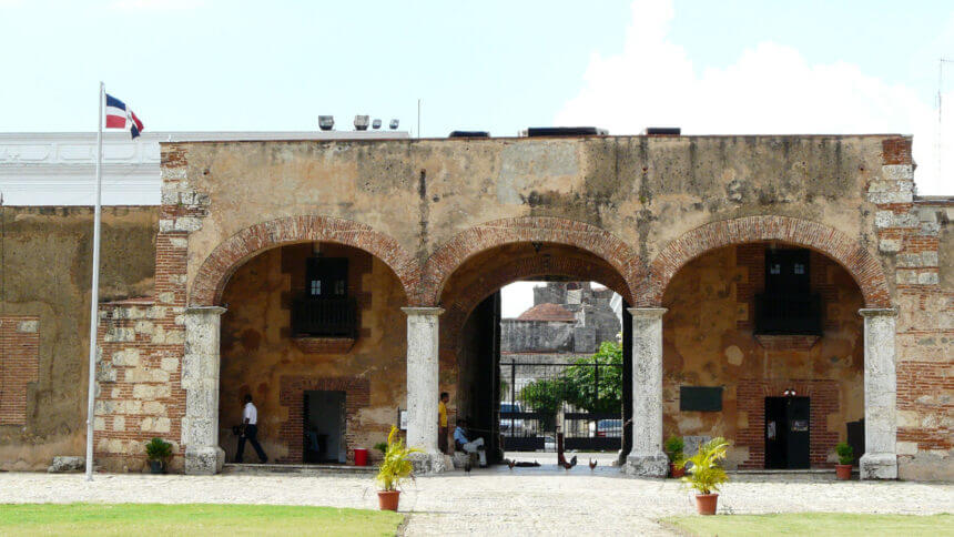 Fortaleza Ozama am östlichen Rand der Kolonialstadt Santo Domingo
